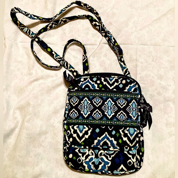 Authentic Vera Bradley Retired “Ink Blue” small triple zippered crossbody! EUC! - Picture 8 of 12